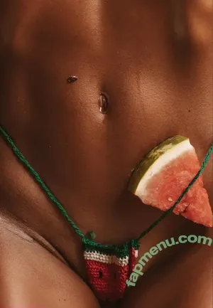 islatuya / isla-moon nude photo #0004