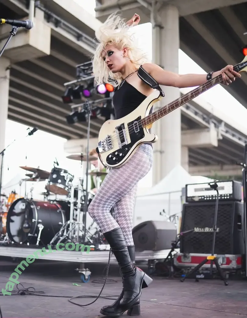 Issey Carts nude photo #0046 (issey_carts)