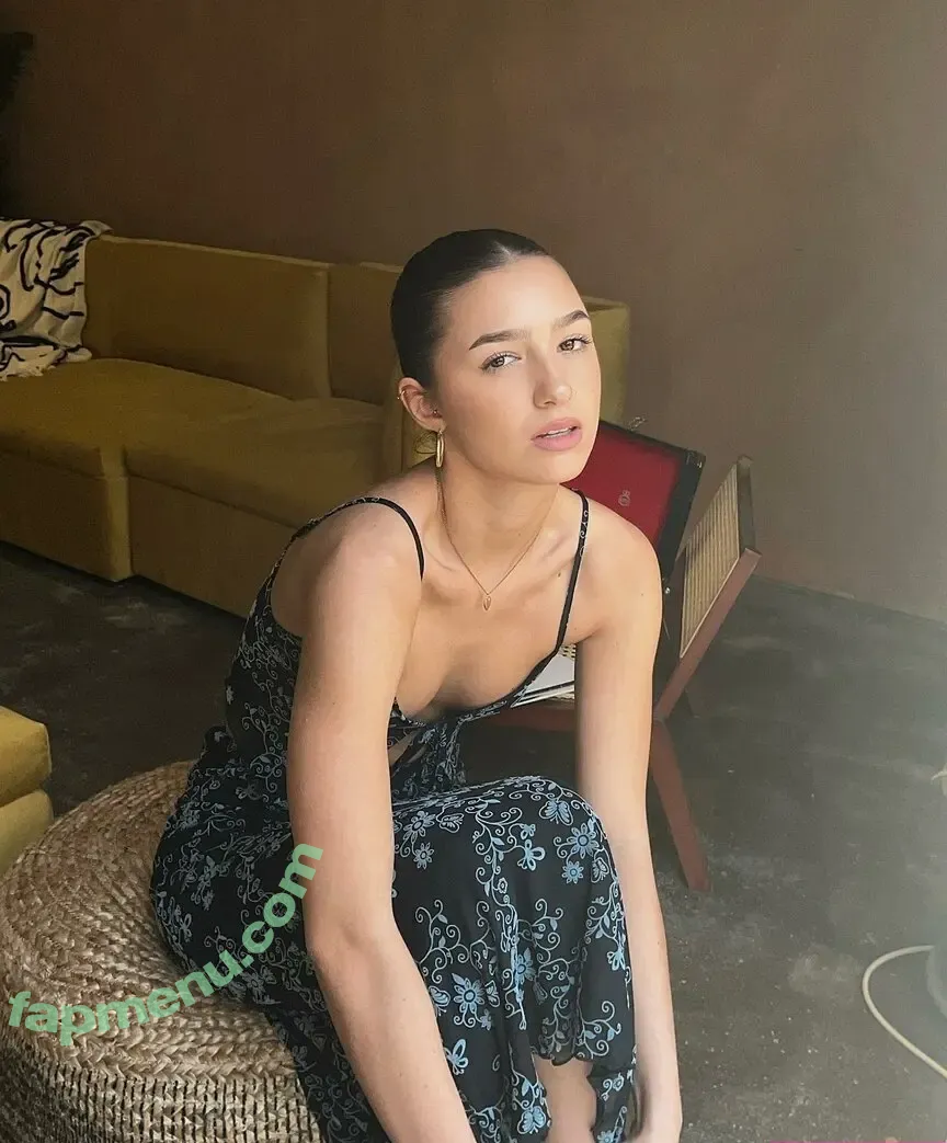 Issey Moloney nude photo #0005 (Isseypovs / x__issey__x)