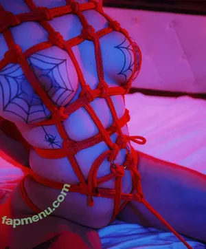 Issolokay nude photo #0001