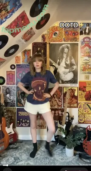 Issy Allen / Allen_Issy / Issy_Allen / izzy_allen nude photo #0074