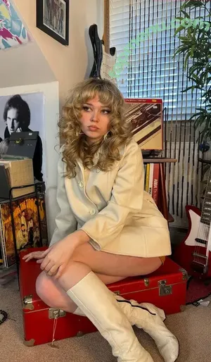 Issy Allen / Allen_Issy / Issy_Allen / izzy_allen nude photo #0096