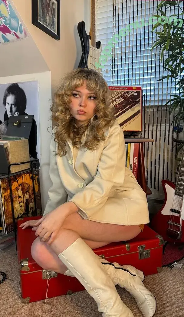 Issy Allen nude photo #0096 (Allen_Issy / Issy_Allen / izzy_allen)