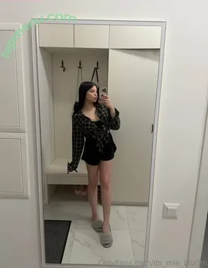 its_mia_blo0m / Serzapious nude photo #0059