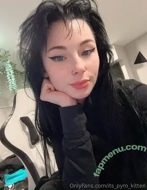 its_pyro_kitten / pyrokittenx nude photo #0126