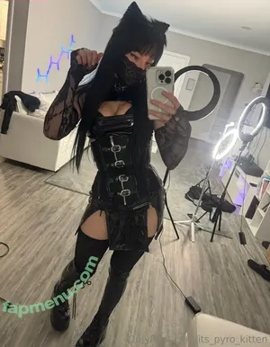 its_pyro_kitten / pyrokittenx nude photo #0128