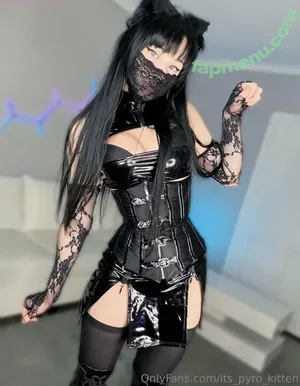 its_pyro_kitten / pyrokittenx nude photo #0144