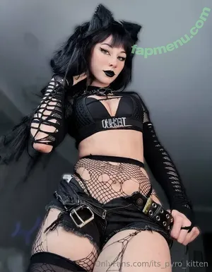 its_pyro_kitten / its.pyro.kitten nude photo #0162
