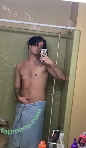 itsaidanmcmurry / aidanmcmurry nude photo #0014