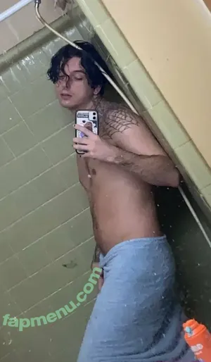 itsaidanmcmurry / aidanmcmurry nude photo #0019