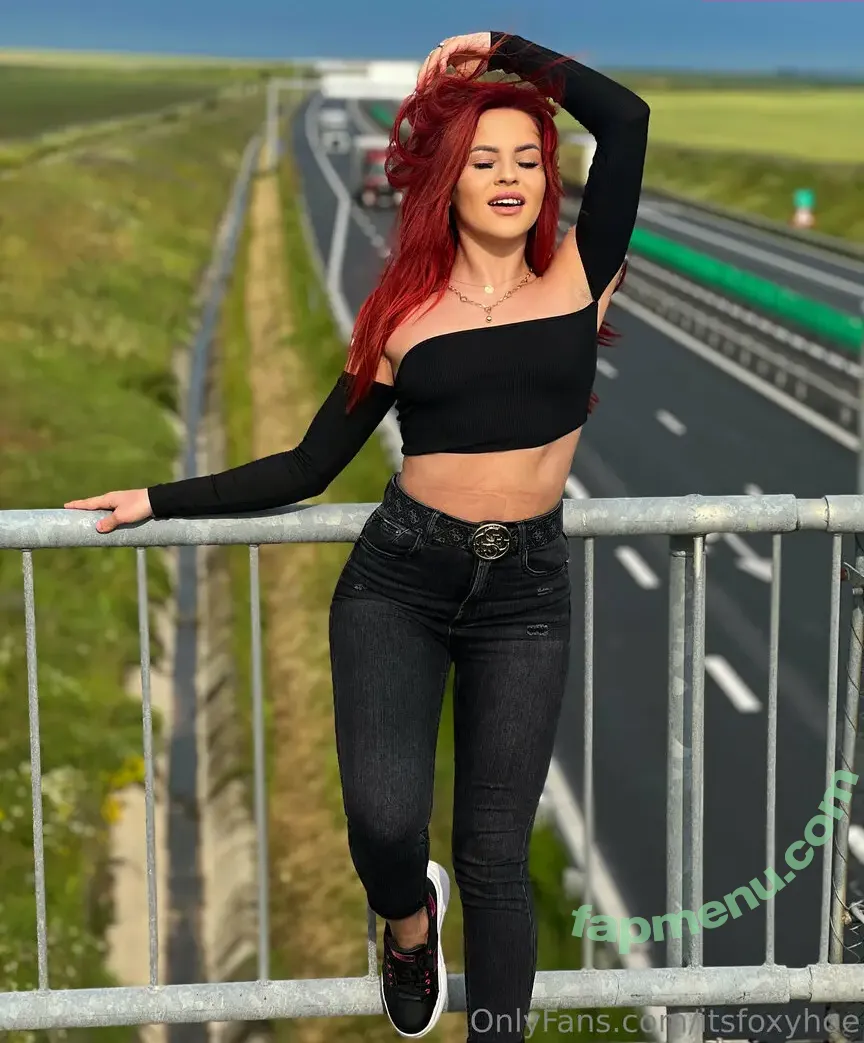 itsfoxyhoe nude photo #0050 (itsfoxyhoe)