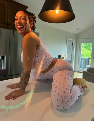 itslunarliv / onlyfans_twerk nude photo #0001