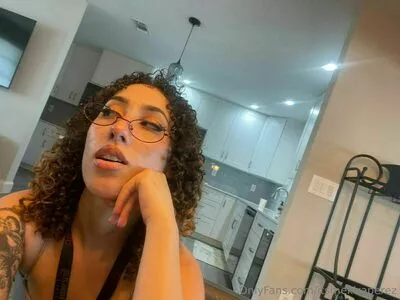 itsmekiraperez / actuallykiraperez nude photo #0021