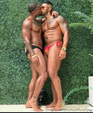 itsofficiallyty / officialjt nude photo #0005