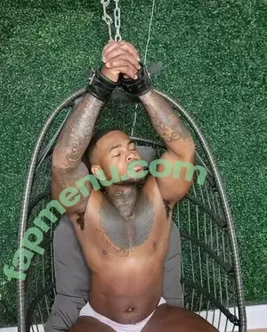 itsofficiallyty / officialjt nude photo #0009