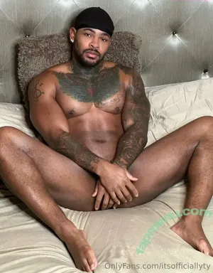 itsofficiallyty / officialjt nude photo #0018