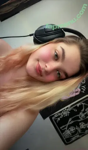 itsonlyalexisss / itsonlyalexissss nude photo #0014