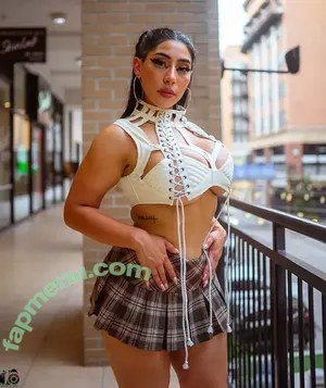 itssarapr nude photo #0148