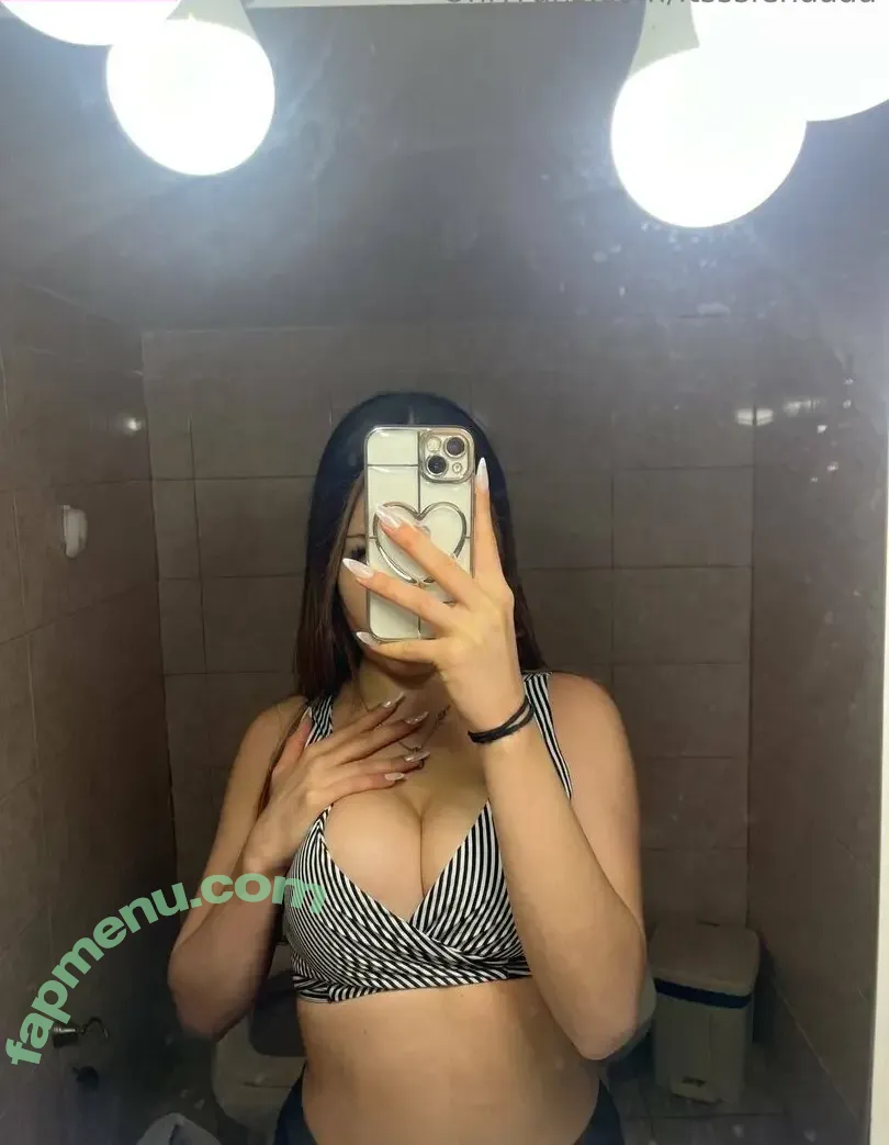 itssslenaaaa nude photo #0001 (itssselenaaaaa)