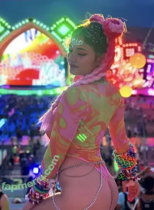 Itsvichan37 / Vic Han / itsvichan / vickycharms nude photo #0001
