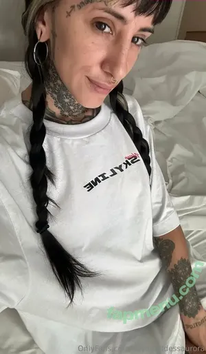 itsyagoddessaurora / its.aur0raa nude photo #0016