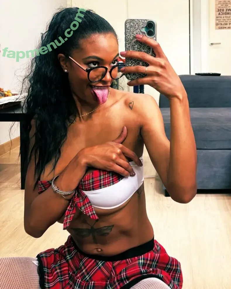 itszurihill nude photo #0004 (itszurihill)