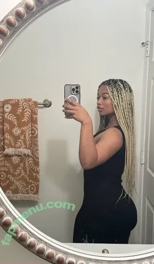 Itzmelanin nude photo #0025