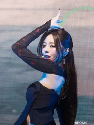 itzy.all.in.us / Shin Yu Na / Yuna ITZY / 유나 nude photo #0264