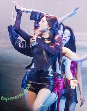 itzy.all.in.us / Shin Yu Na / Yuna ITZY / 유나 nude photo #0267