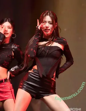 itzy.all.in.us / Shin Yu Na / Yuna ITZY / 유나 nude photo #0269