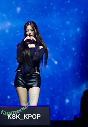 itzy.all.in.us / Shin Yu Na / Yuna ITZY / 유나 nude photo #0278