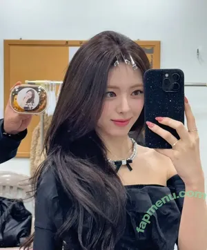 itzy.all.in.us / Shin Yu Na / Yuna ITZY / 유나 nude photo #0299