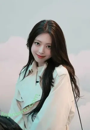 itzy.all.in.us / Shin Yu Na / Yuna ITZY / 유나 nude photo #0334
