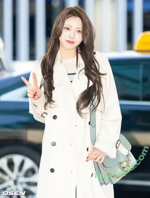 itzy.all.in.us / Shin Yu Na / Yuna ITZY / 유나 nude photo #0340