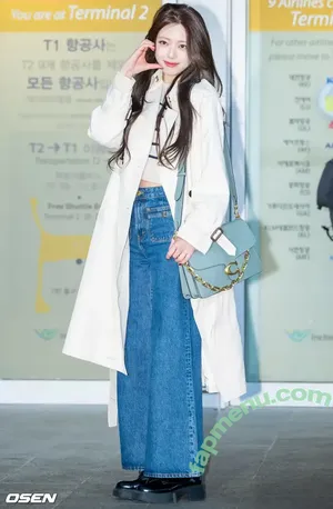 itzy.all.in.us / Shin Yu Na / Yuna ITZY / 유나 nude photo #0352
