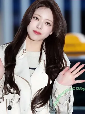 itzy.all.in.us / Shin Yu Na / Yuna ITZY / 유나 nude photo #0356