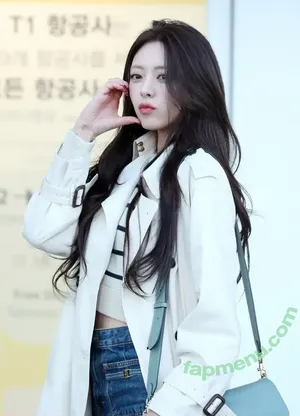itzy.all.in.us / Shin Yu Na / Yuna ITZY / 유나 nude photo #0365