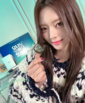 itzy.all.in.us / Shin Yu Na / Yuna ITZY / 유나 nude photo #0424