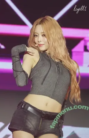 itzy.all.in.us / Shin Yu Na / Yuna ITZY / 유나 nude photo #0525