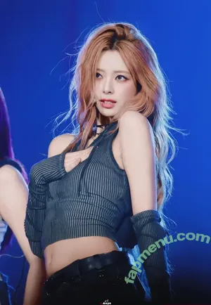 itzy.all.in.us / Shin Yu Na / Yuna ITZY / 유나 nude photo #0526