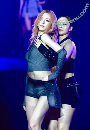itzy.all.in.us / Shin Yu Na / Yuna ITZY / 유나 nude photo #0528