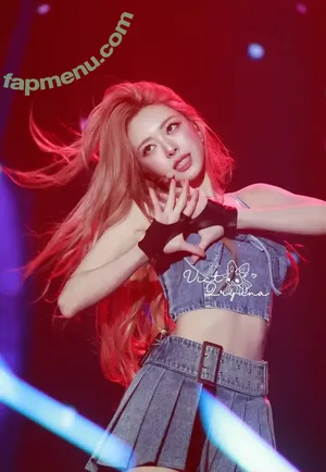 itzy.all.in.us / Shin Yu Na / Yuna ITZY / 유나 nude photo #0535