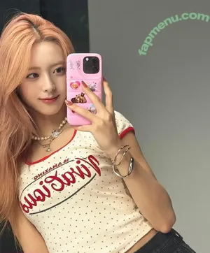 itzy.all.in.us / Shin Yu Na / Yuna ITZY / 유나 nude photo #0563