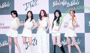 itzy.all.in.us / Shin Yu Na / Yuna ITZY / 유나 nude photo #0586
