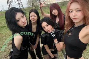 itzy.all.in.us / Shin Yu Na / Yuna ITZY / 유나 nude photo #0587