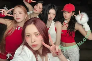 itzy.all.in.us / Shin Yu Na / Yuna ITZY / 유나 nude photo #0590