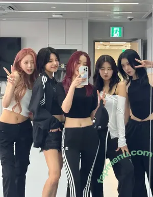 itzy.all.in.us / Shin Yu Na / Yuna ITZY / 유나 nude photo #0607