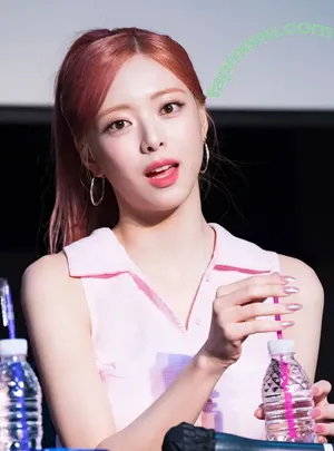 itzy.all.in.us / Shin Yu Na / Yuna ITZY / 유나 nude photo #0640