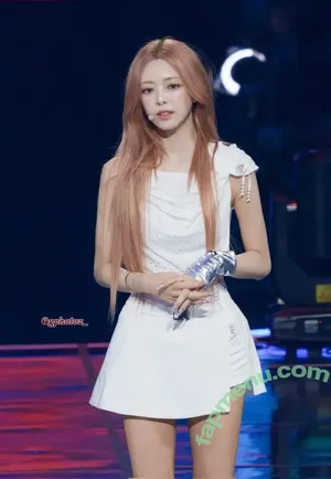 itzy.all.in.us / Shin Yu Na / Yuna ITZY / 유나 nude photo #0649