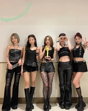 itzy.all.in.us / Shin Yu Na / Yuna ITZY / 유나 nude photo #0771